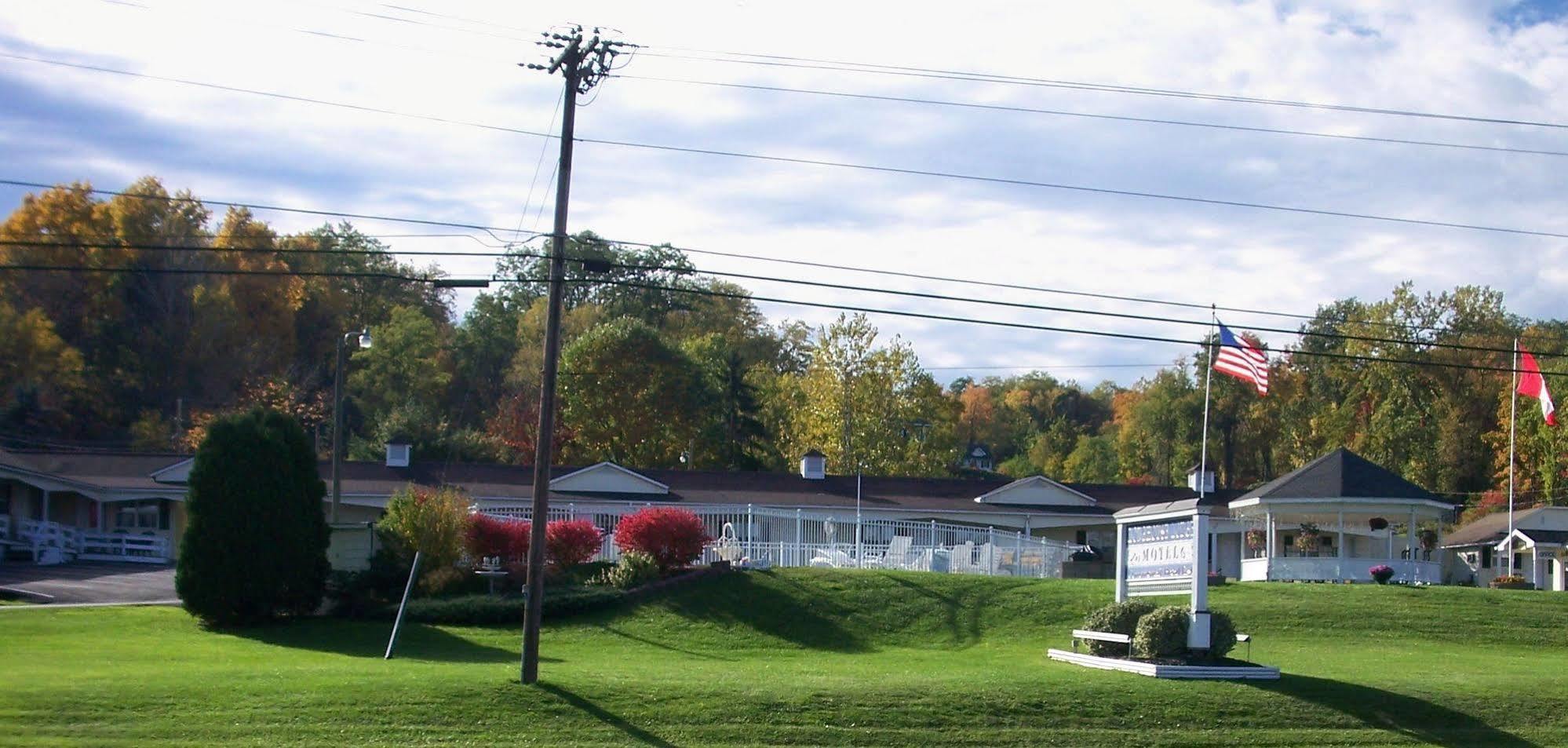 Longhouse Lodge Motel Watkins Glen Exterior photo